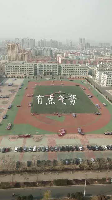 美女柔术钻箱视频女生